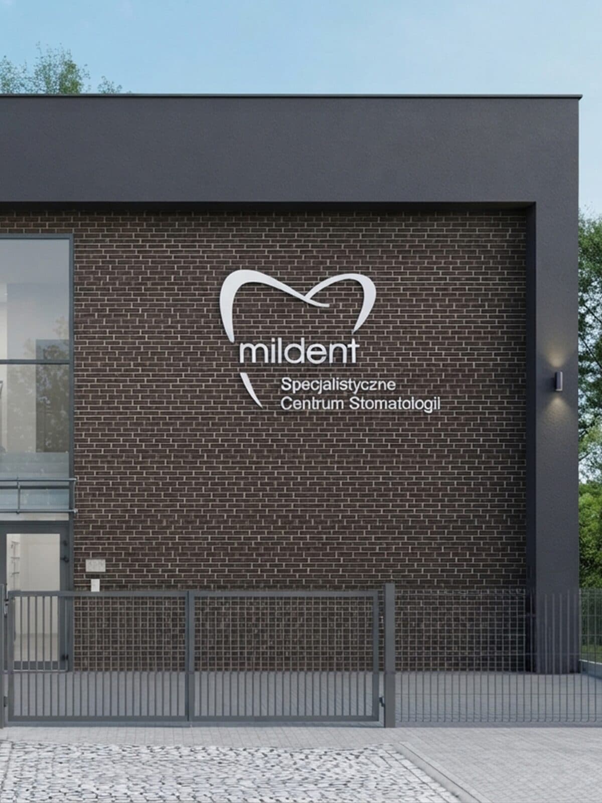 Centrum Stomatologii w Chorzowie — ceglana elewacja z logo kliniki